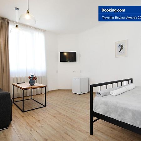 Twins Hotel Tbilisi Bagian luar foto