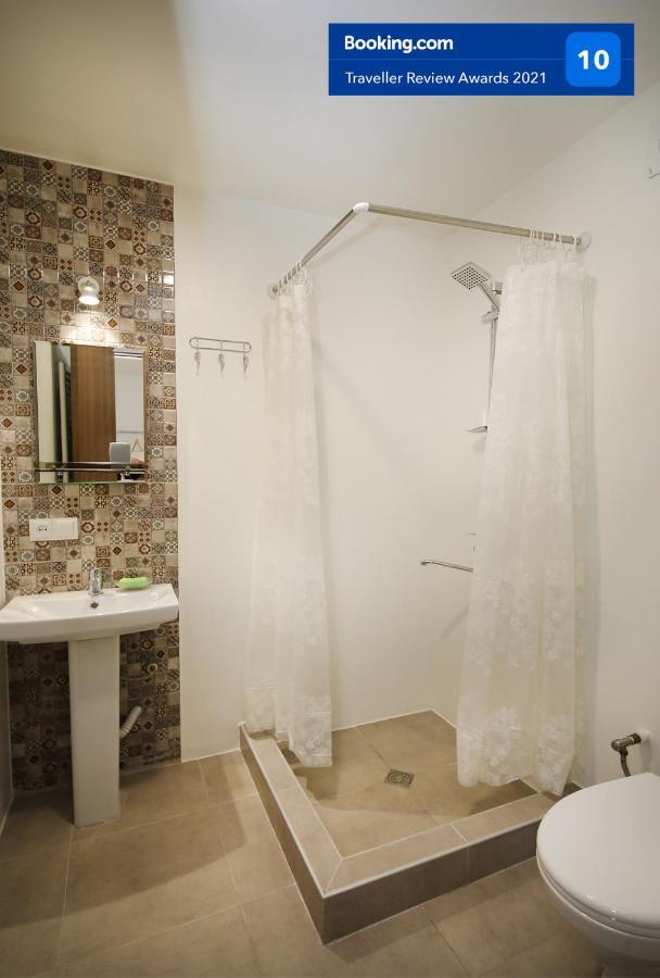 Twins Hotel Tbilisi Bagian luar foto
