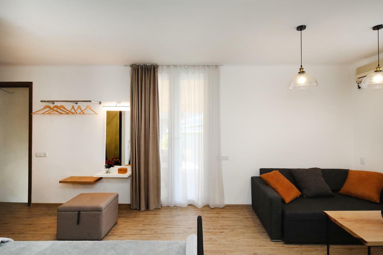 Twins Hotel Tbilisi Bagian luar foto