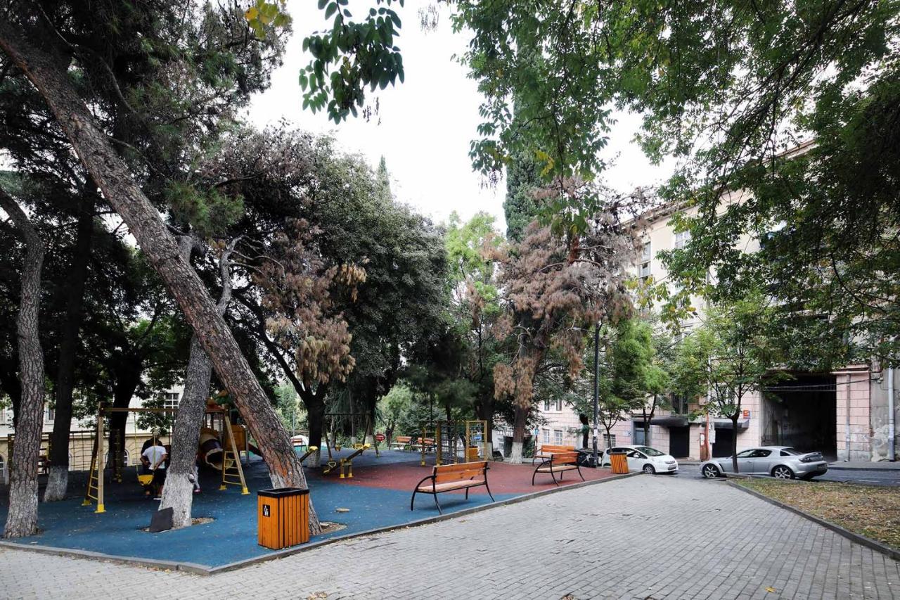 Twins Hotel Tbilisi Bagian luar foto