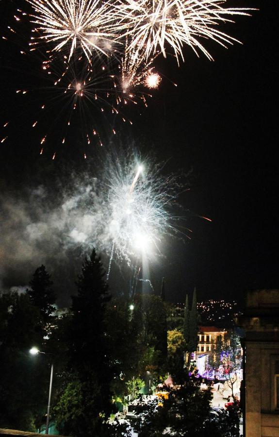 Twins Hotel Tbilisi Bagian luar foto